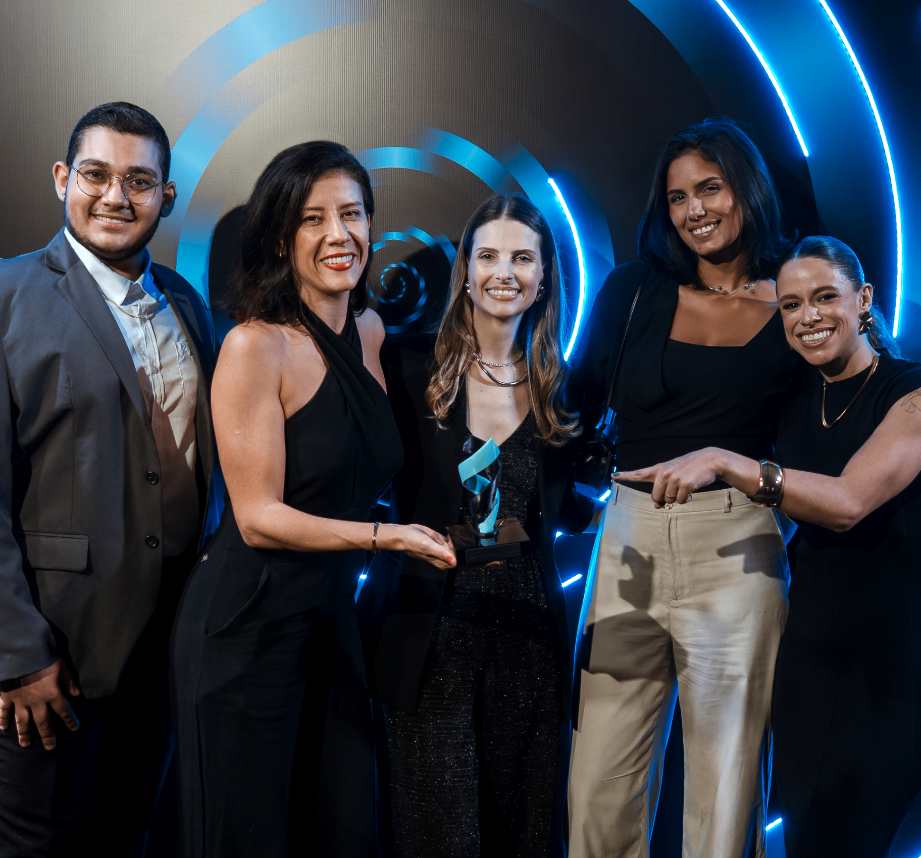 Equipe DigitalAds com troféu Empresa Revelação RD Station